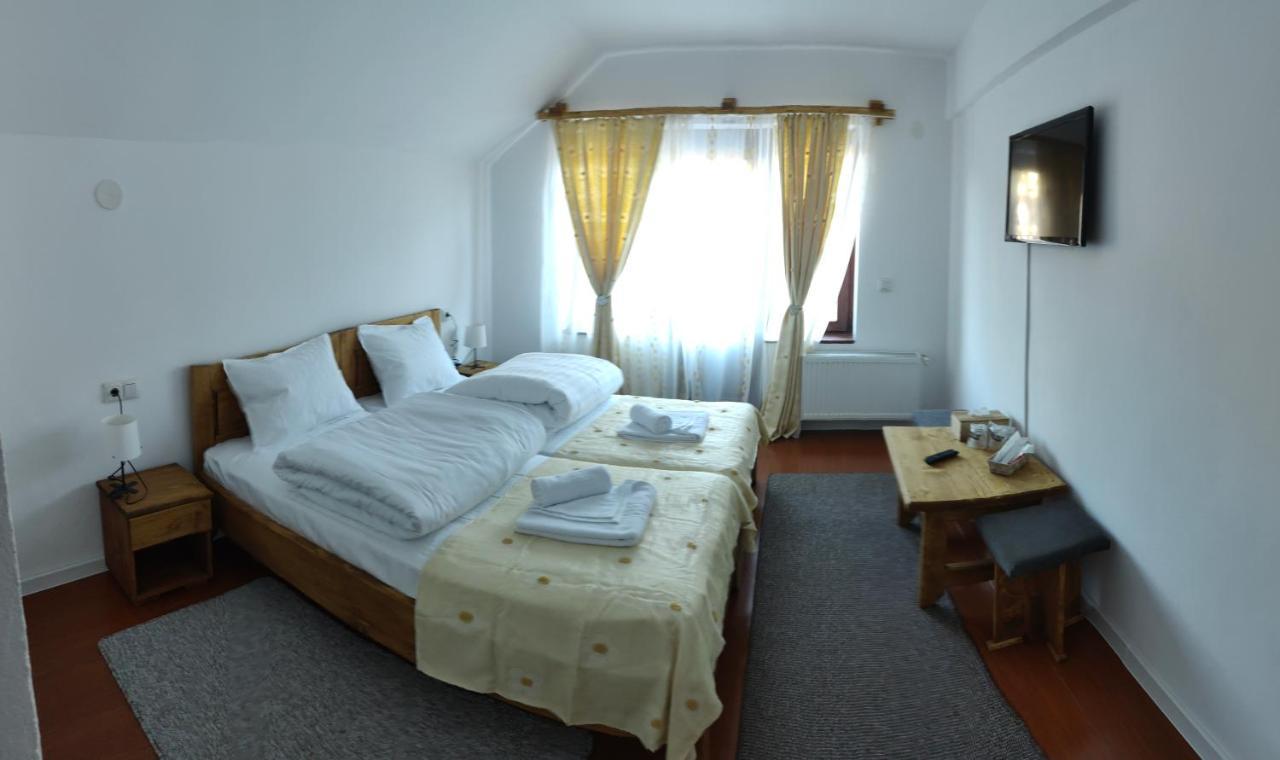 Pensiunea Trei Brazi Arieşeni Exteriér fotografie